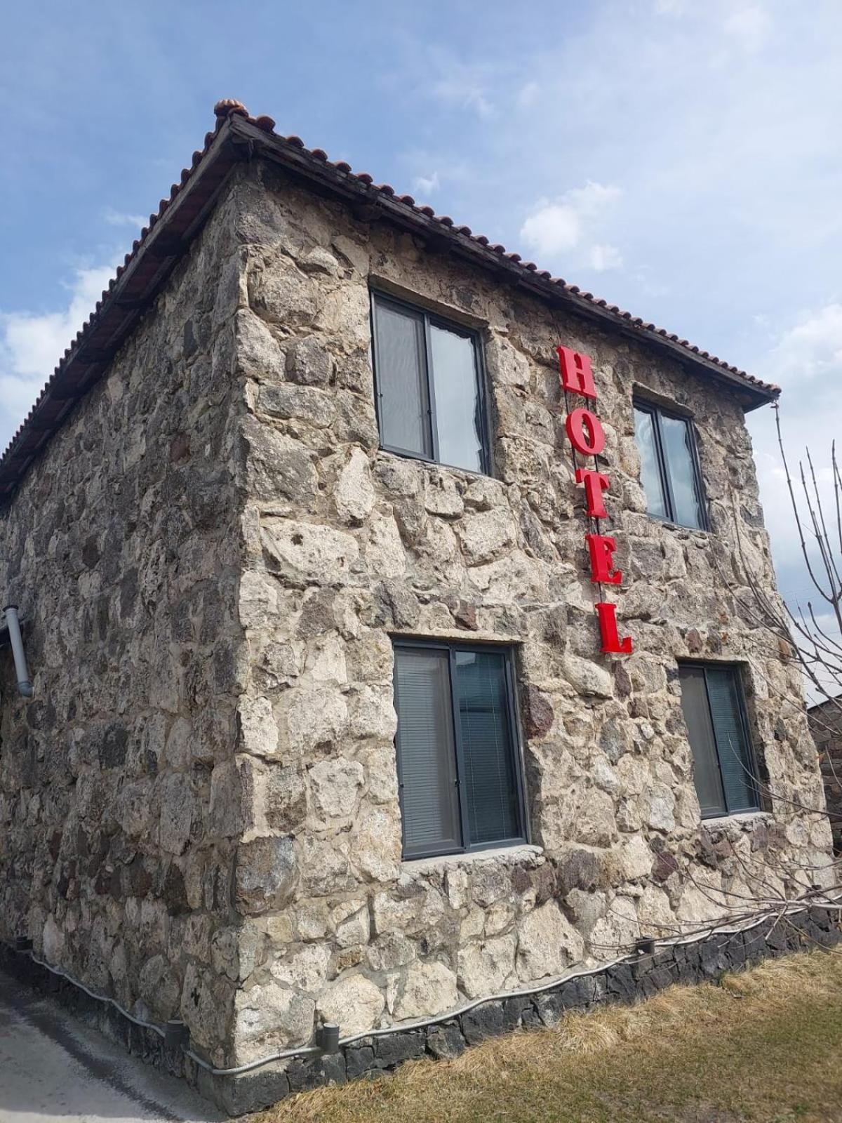 Hotel Maruna Севан Екстериор снимка
